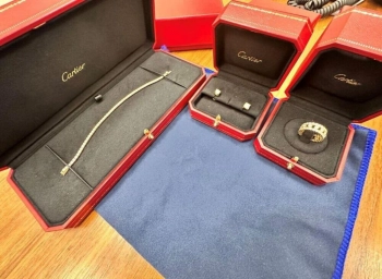 Сумочка с секретом: российские туристы привезли из Дубая Cartier на 5 млн рублей без декларации