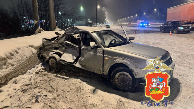 Двухлетний ребенок погиб в аварии с грузовиком в Подмосковье, а его мать пострадала