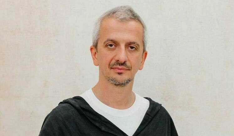 Ректор на три недели: что известно о режиссёре Константине Богомолове, отказавшемся от руководства Школой-студией МХАТ - tvspb.ru