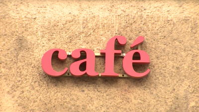 Вывески на иностранных языках не будут массово срывать в Петербурге 1 марта