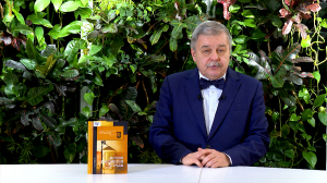 Обратите внимание. Как в топонимике Санкт-Петербурга отражено имя известного советского пародиста Виктора Чистякова