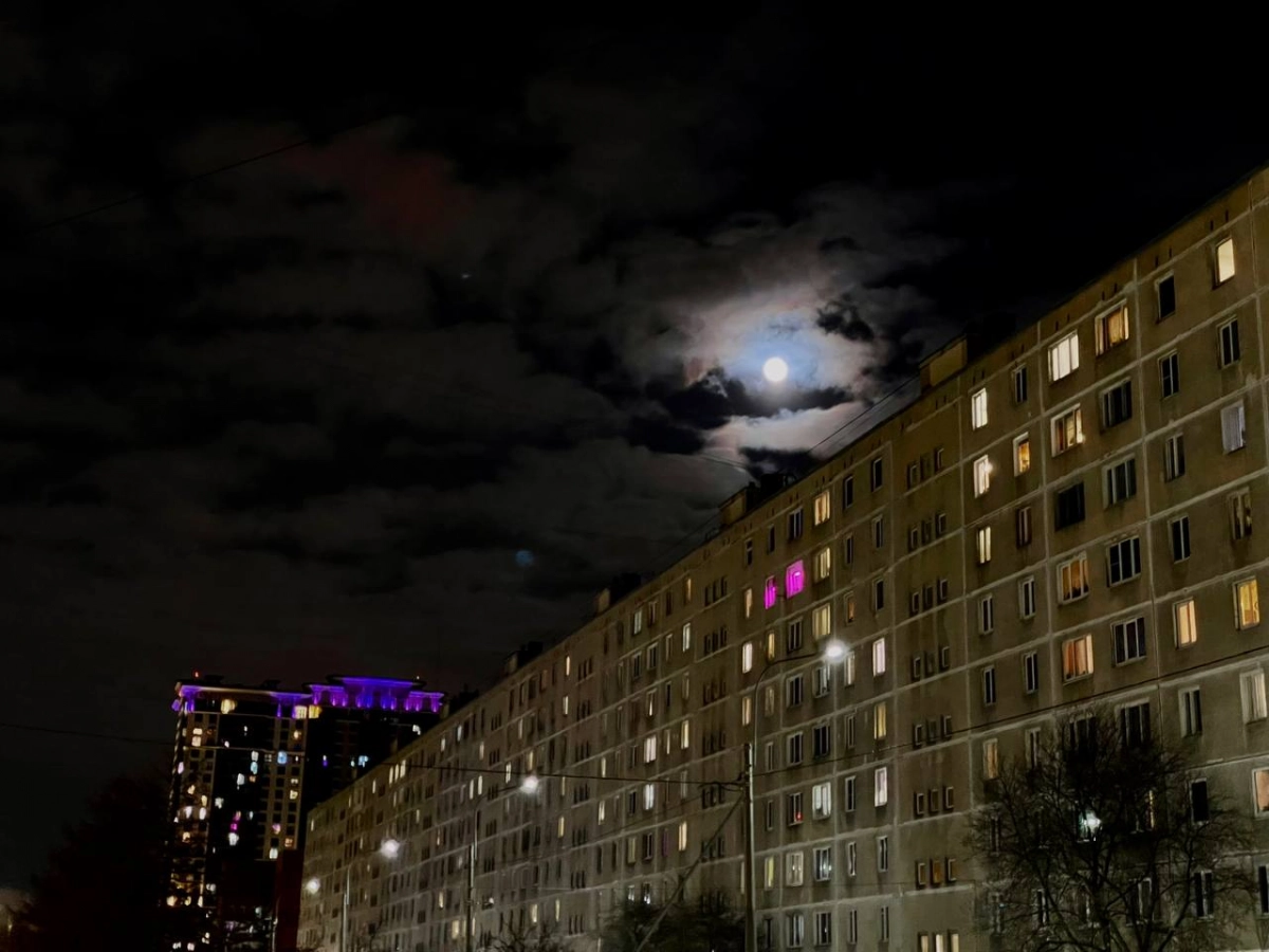 Полнолуние в Петербурге: жители города делятся красочными фото - tvspb.ru