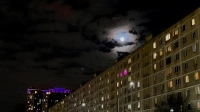 Полнолуние в Петербурге: жители города делятся красочными фото