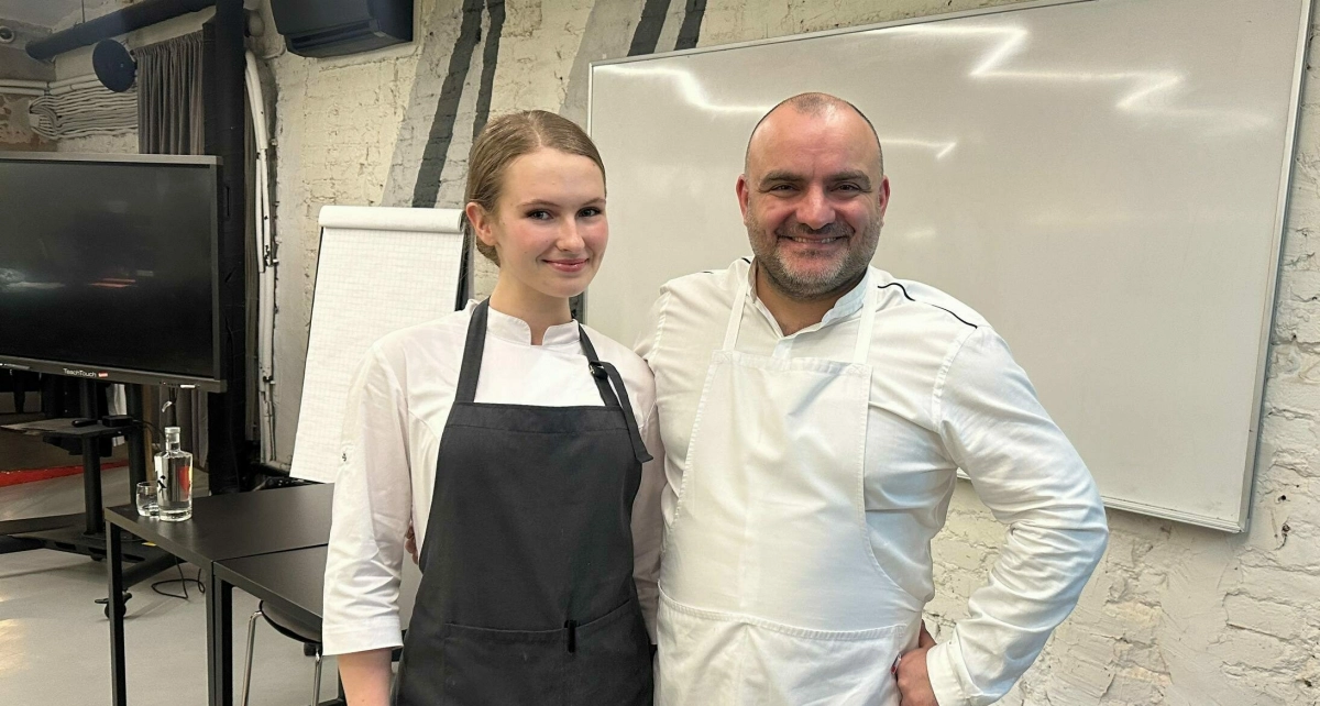 Студентка из Петербурга испекла 199 блина за час - tvspb.ru