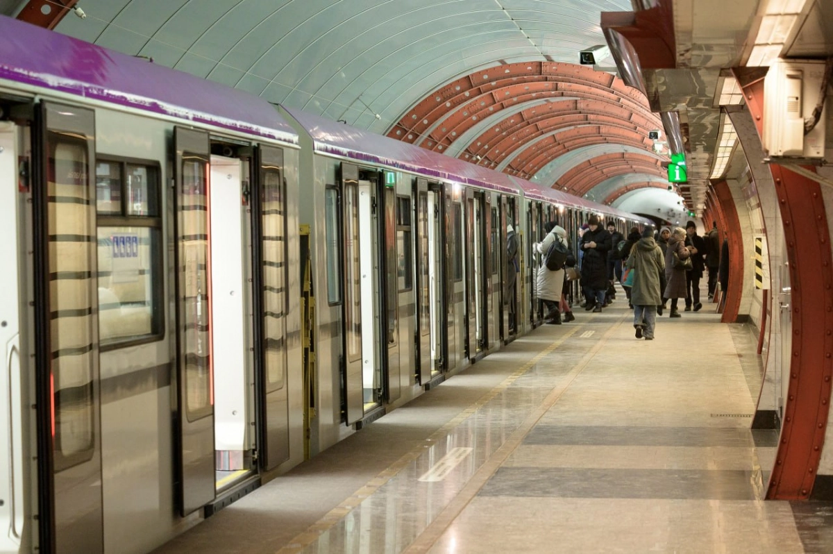 Фиолетовый «Балтиец» впервые вышел на пятую линию метро: пассажиры оценили обновления - tvspb.ru