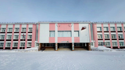 В ХМАО еще один школьник пришел на уроки с топором: что произошло в школе №2