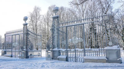 В Павловском парке завершили реставрацию Этюпских ворот