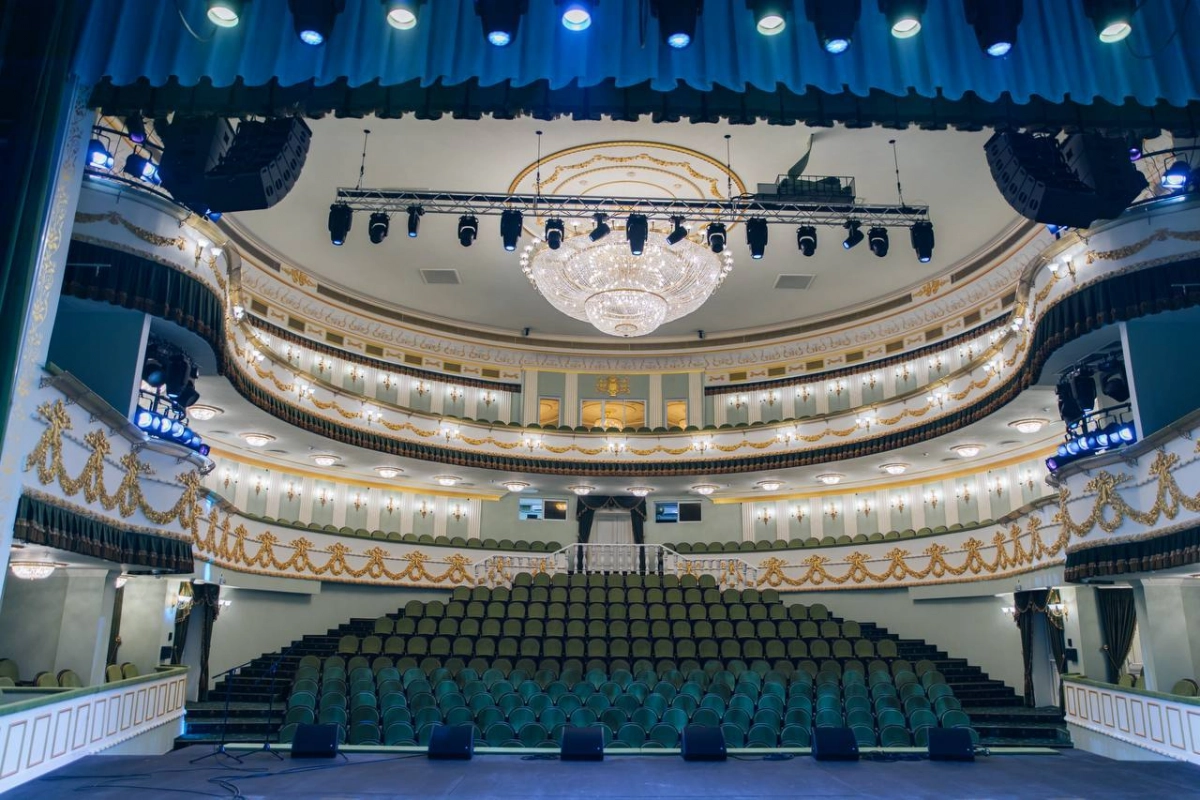 От световых ансамблей до сцены: как резидент ОЭЗ «Санкт-Петербург» помог драмтеатру в Мариуполе - tvspb.ru