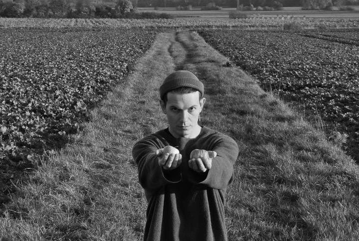 Не выдержало сердце: фронтмен Shortparis Николай Комягин умер после тренировки по боксу в 39 лет - tvspb.ru