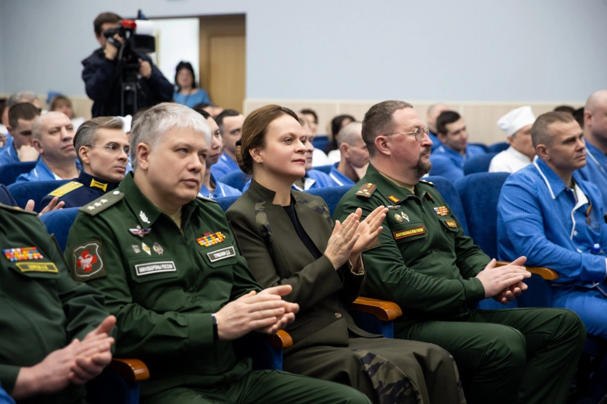 Замминистра обороны РФ Анна Цивилева вручила награды военнослужащим-участникам СВО - tvspb.ru