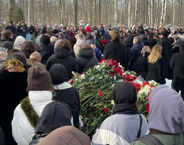 В Петербурге простились с лидером группы Shortparis Николаем Комягиным - tvspb.ru