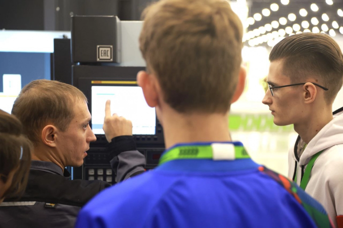 Александр Беглов: Петербург первым в России начинает принимать в колледжи иностранных студентов - tvspb.ru