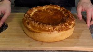 Пирог с картофелем и грибами — сытный и вкусный завтрак от шеф-повара Егора Целовальникова