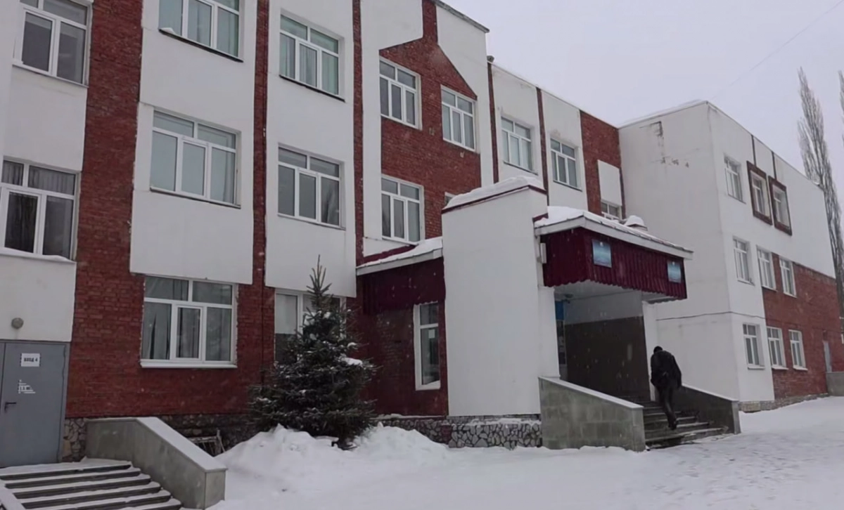 «Затаил злобу на учителя»: назван мотив школьника, открывшего стрельбу в гимназии Уфы - tvspb.ru