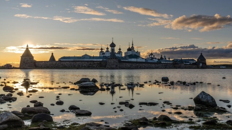 Александр Беглов: В рамках подготовки к 600-летию основания первого монашеского поселения на Соловках Петербург разрабатывает просветительские программы, поставляет на архипелаг медицинскую и коммунальную технику