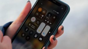 Многослойный чехол и режим экономии энергии. Как уберечь телефон от зимней спячки на морозе?