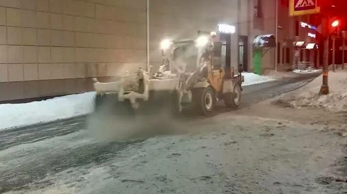 Снегопад завершился: дорожники Петербурга приступили к ночной уборке города - tvspb.ru