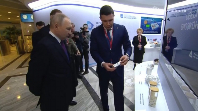 Владимир Путин осмотрел выставку передовых разработок и инновационных решений в сфере биоэкономики
