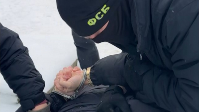 ФСБ задержала двух жителей Ленобласти за крупную взятку сотрудникам ГАИ