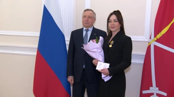 В Смольном наградили медиков, работавших в Мариуполе