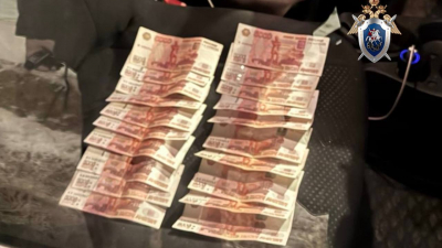 В Петербурге по подозрению в получении взятки задержали двух полицейских