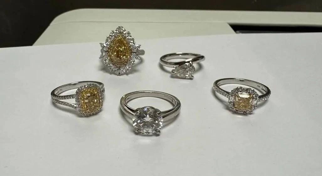 Женщина попыталась ввезти из Дубая в Москву золотые кольца с бриллиантами на 18,5 млн рублей - tvspb.ru