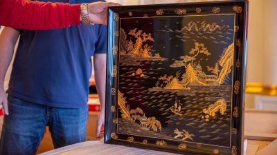 Мастера из Китая воссоздали 155 панно для Екатерининского дворца