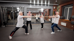 Зарядка для людей «серебряного» возраста. Упражнения для плечевых суставов и позвоночника