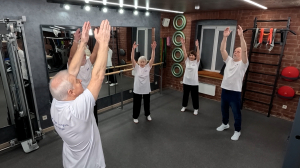 Зарядка для людей «серебряного» возраста. Упражнения для плечевых суставов и позвоночника