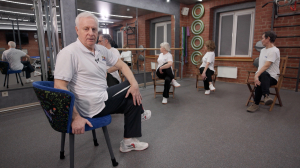 Зарядка для людей «серебряного возраста» и полезные упражнения для всех офисных работников