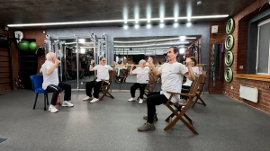 Зарядка для людей «серебряного возраста» и полезные упражнения для всех офисных работников