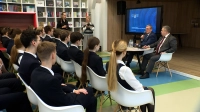В Петербургских школах прошли открытые уроки, на которых обсудили будущее инженерии и нейросети