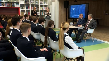 В Петербургских школах прошли открытые уроки, на которых обсудили будущее инженерии и нейросети