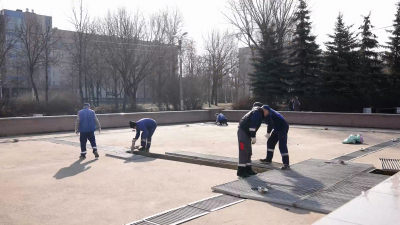 Фонтаны Петербурга начали готовить к новому сезону