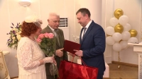 В Колпино наградили пары, отметившие золотую, изумрудную и бриллиантовую свадьбы