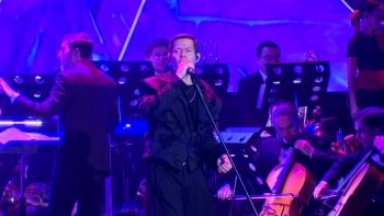 Стас Пьеха выступил с симфоническим оркестром в БКЗ