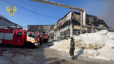 Площадь пожара на складе косметики в Казани превысила 5 тыс. кв. м