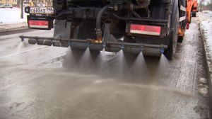 Очистка улиц и ремонт дефектов на проезжей части в Петродворцовом районе