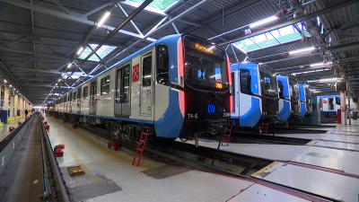 На «синей» ветке метро начали работу четыре новых «Балтийца»: как выглядят поезда изнутри