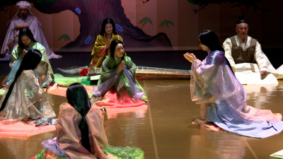 Запретная любовь и философия мимолетности: артисты из Токио представили в Петербурге спектакль «Повесть о Гэндзи»