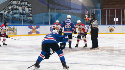 В Петербурге стартовали соревнования по хоккею среди кадетов военных училищ