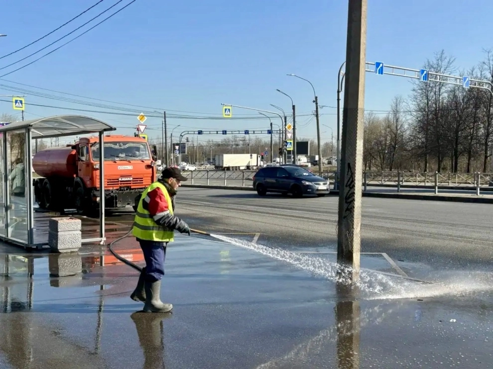 Душ для Петербурга: за неделю на мойку улиц израсходовали 72 тыс. кубометров воды - tvspb.ru