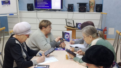 Петербуржцам «серебряного возраста» помогут освоить мессенджер MAX