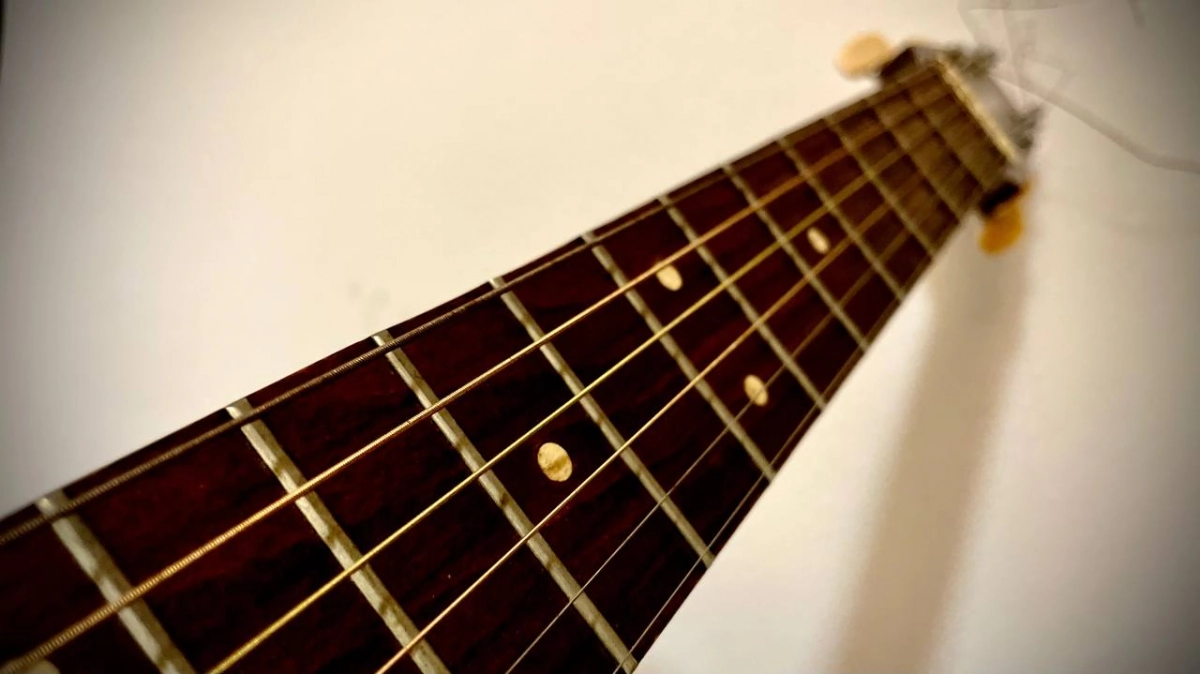 Мировой рекорд: гитара лидера Pink Floyd продана в Лондоне на аукционе за 14,55 млн долларов - tvspb.ru