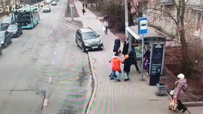 Прокуратура устанавливает причины ДТП на Оранжерейной улице, в котором пострадали мать с детьми