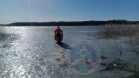 На озере Любимовское под лёд провалились двое мужчин — одному удалось выбраться из полыньи