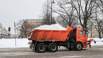 За зиму с улиц Петербурга вывезено 1,5 млн кубометров снега