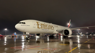 Первый самолет из Дубая приземлился в Петербурге