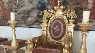 Посидел на троне XVIII века и попал на деньги: суд взыскал с посетителя Эрмитажа более 800 тысяч за поврежденный экспонат