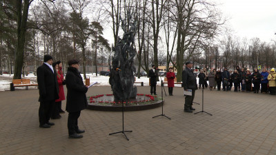 В Саду Милосердия прошла акция памяти к шестой годовщине пандемии коронавируса